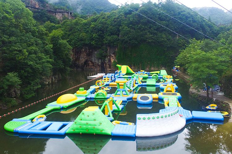 充氣水上闖關樂園
