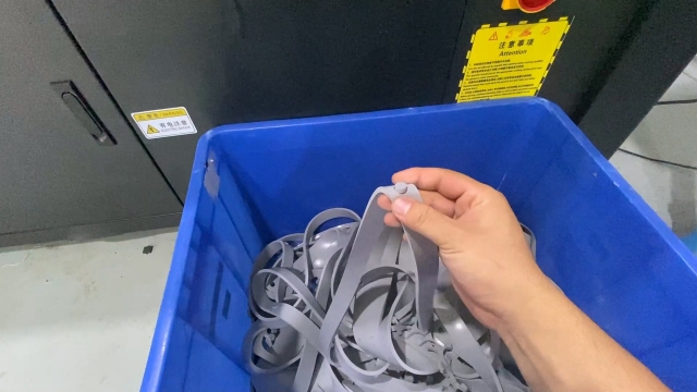 發泡硅膠切割機2